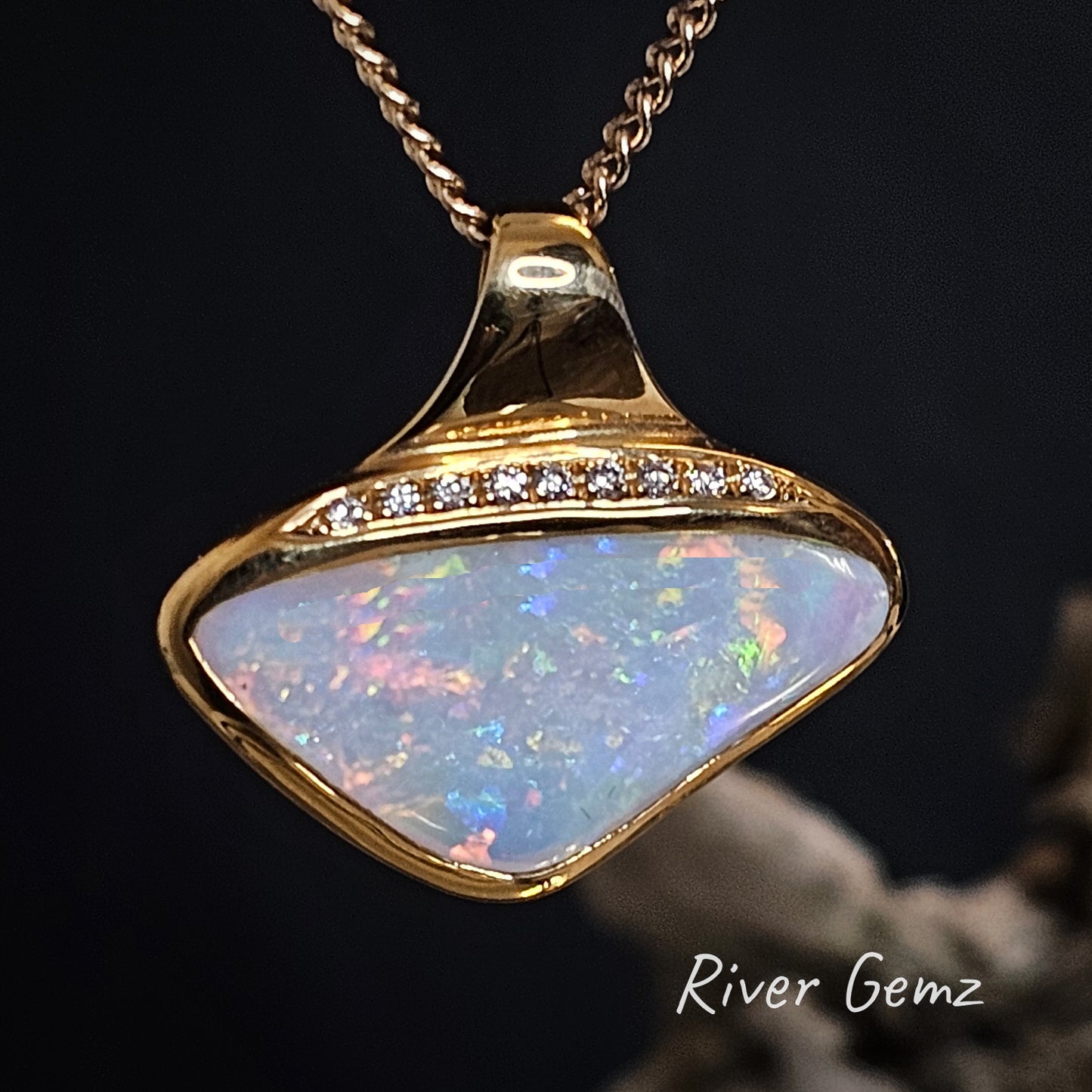Every colour visible in the light fire opal besel set in yellow gold pendant.