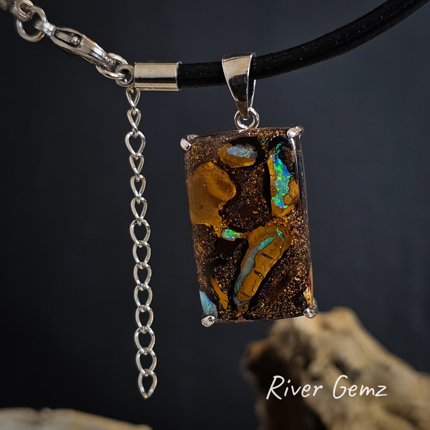 The silver connections of the neoprene necklet are visible including the extension chain.