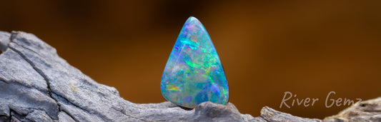 Natural versus Synthetic Opal