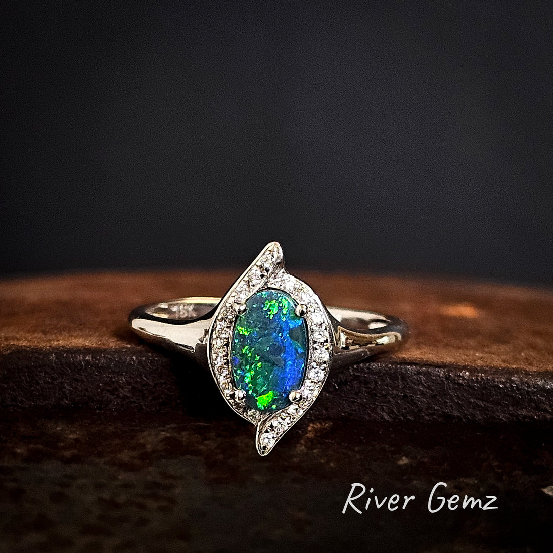 Lightning Ridge Black Opal in 18K Ring [#775] – River Gemz