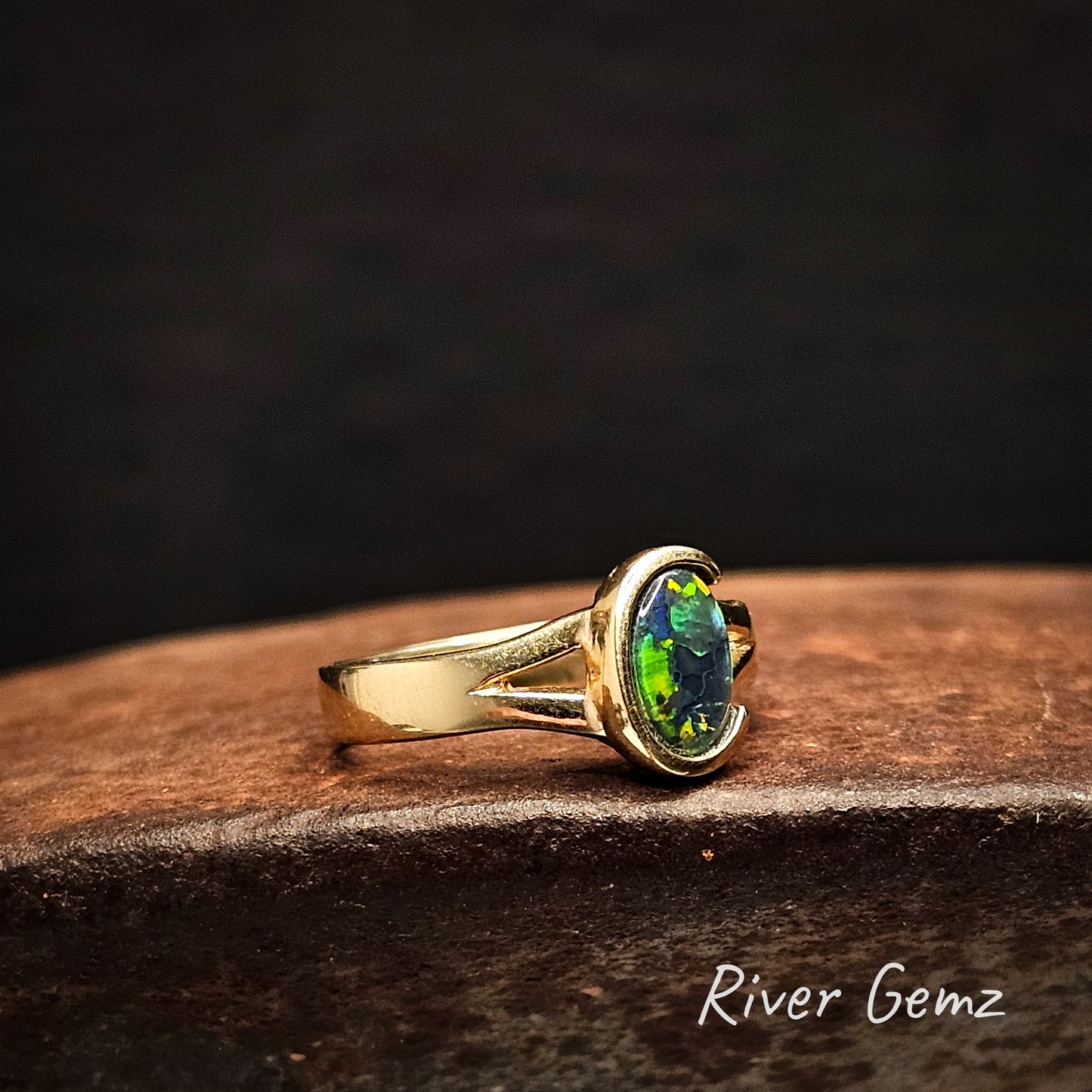 Lightning Ridge Black Opal in 18K Ring [#781]