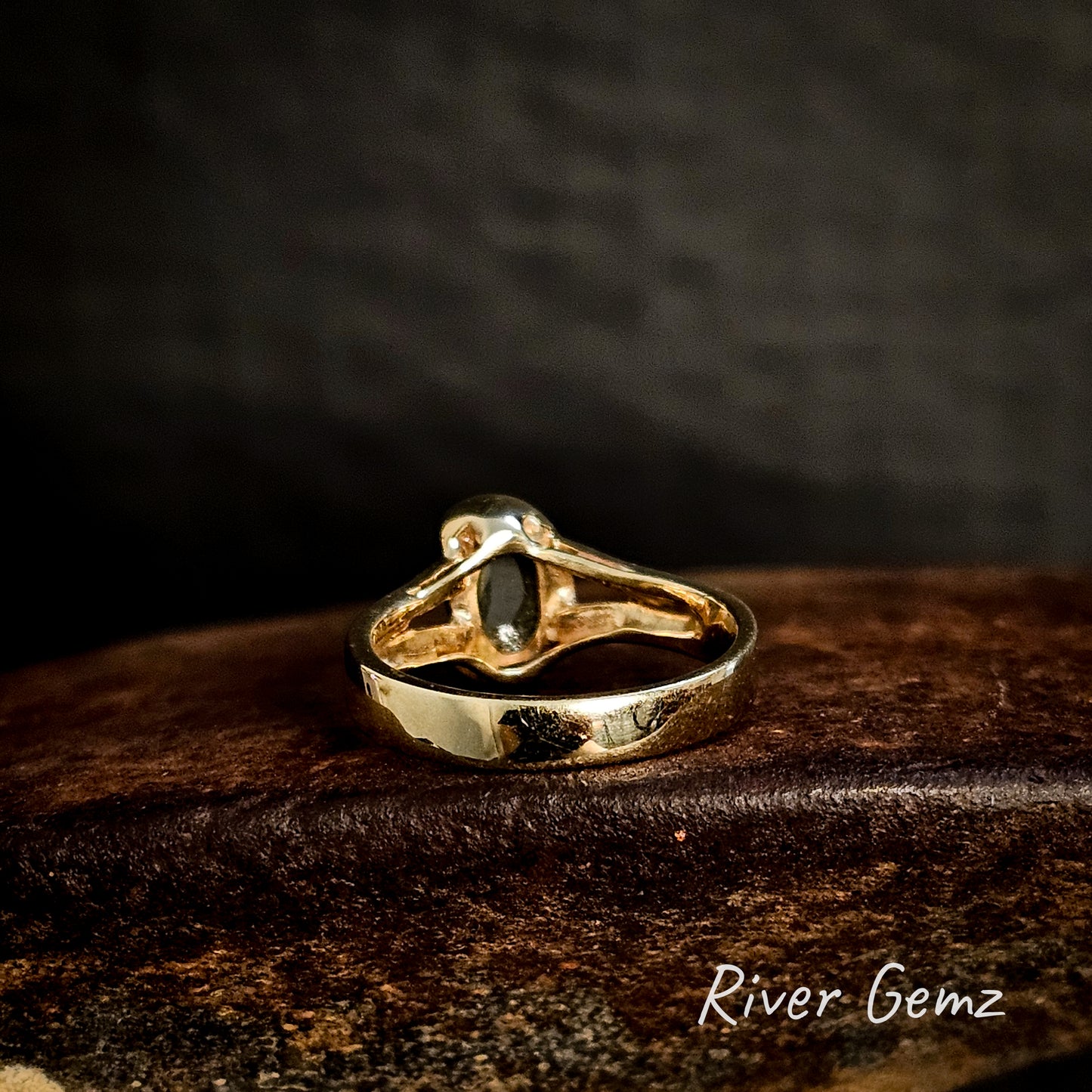 Lightning Ridge Black Opal in 18K Ring [#781]