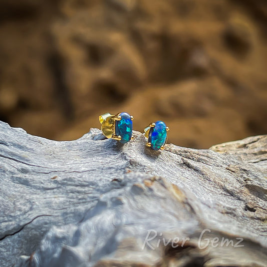 Oval shaped opals with 4 claws securing each opal in the stud.