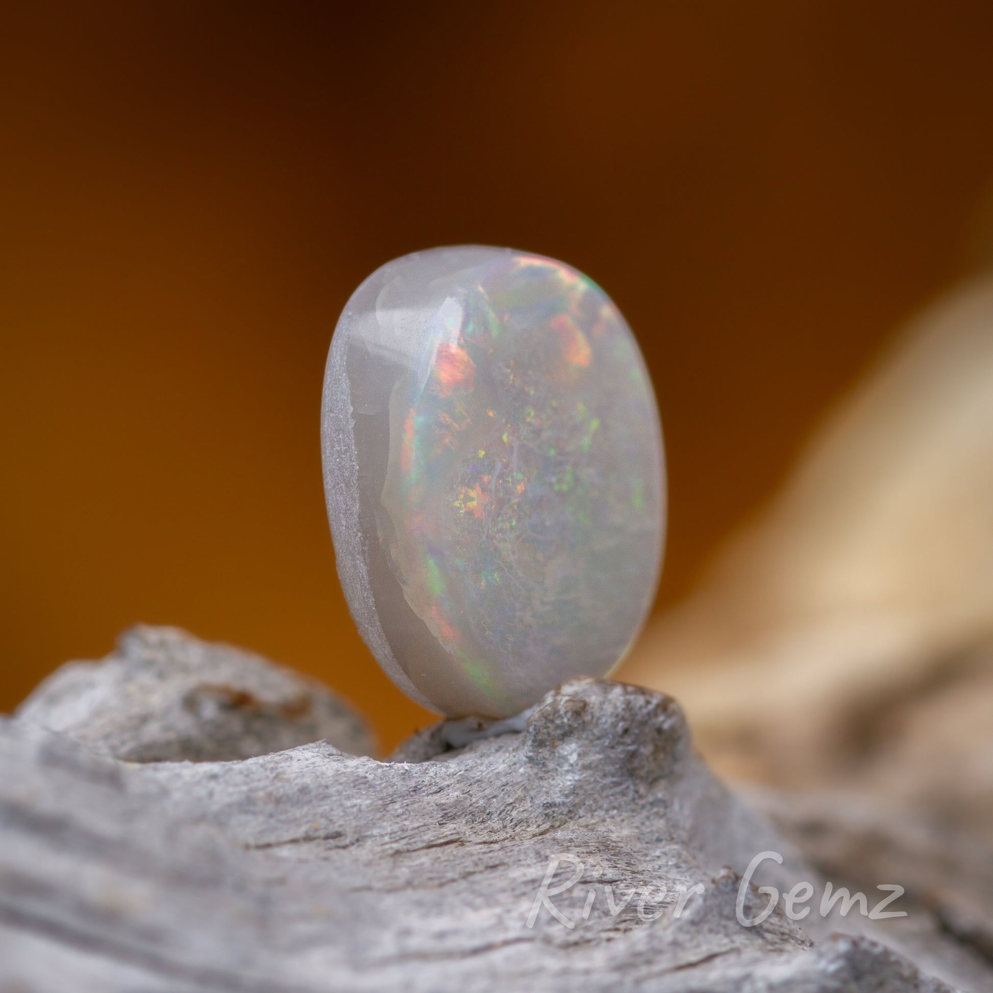 A slightly side on view of the light coloured opal clearly shows the thickness and solid nature of the gem.