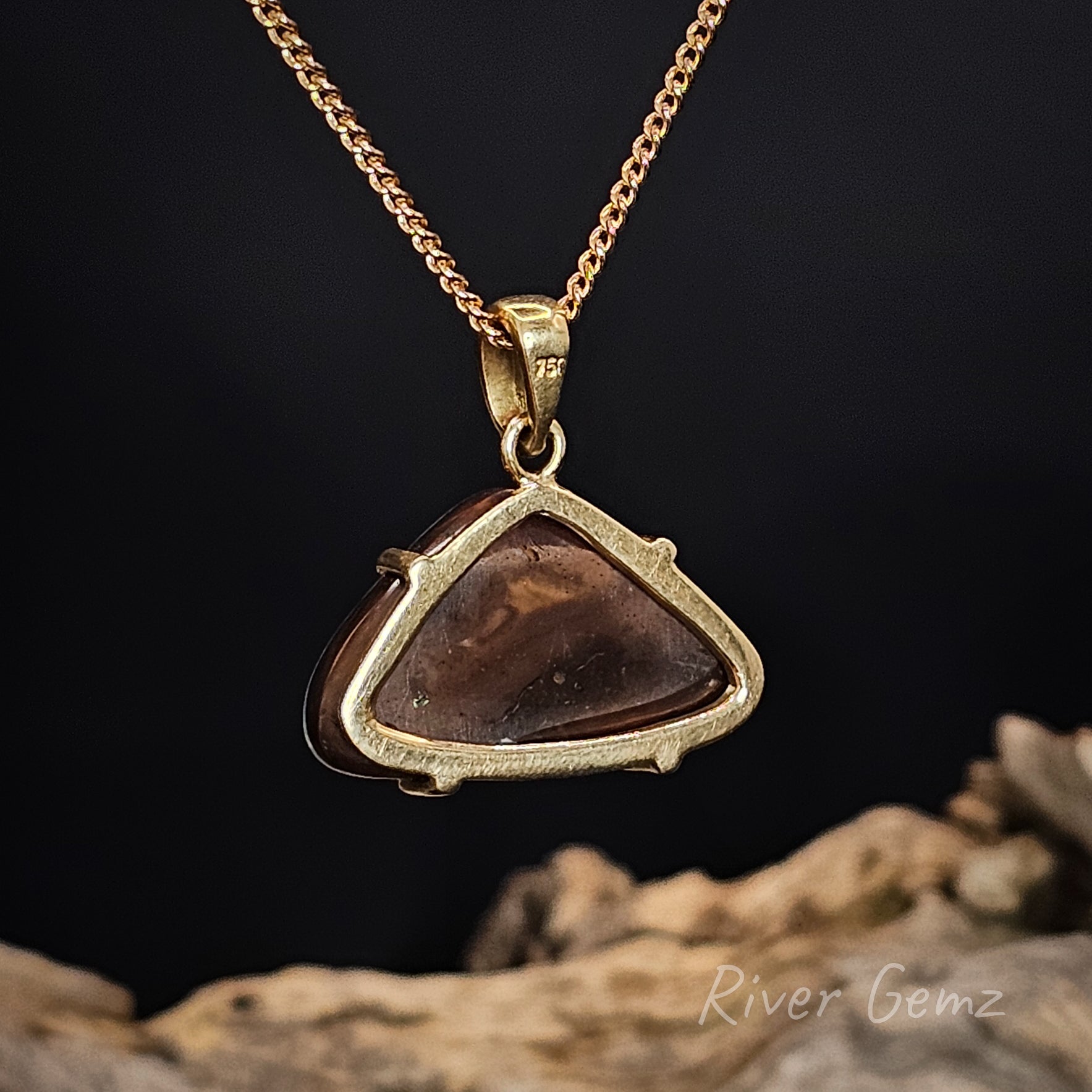 Rear of gold pendant showing the brown ironstone matrix of the boulder opal and the 750 stamp for 18K gold.