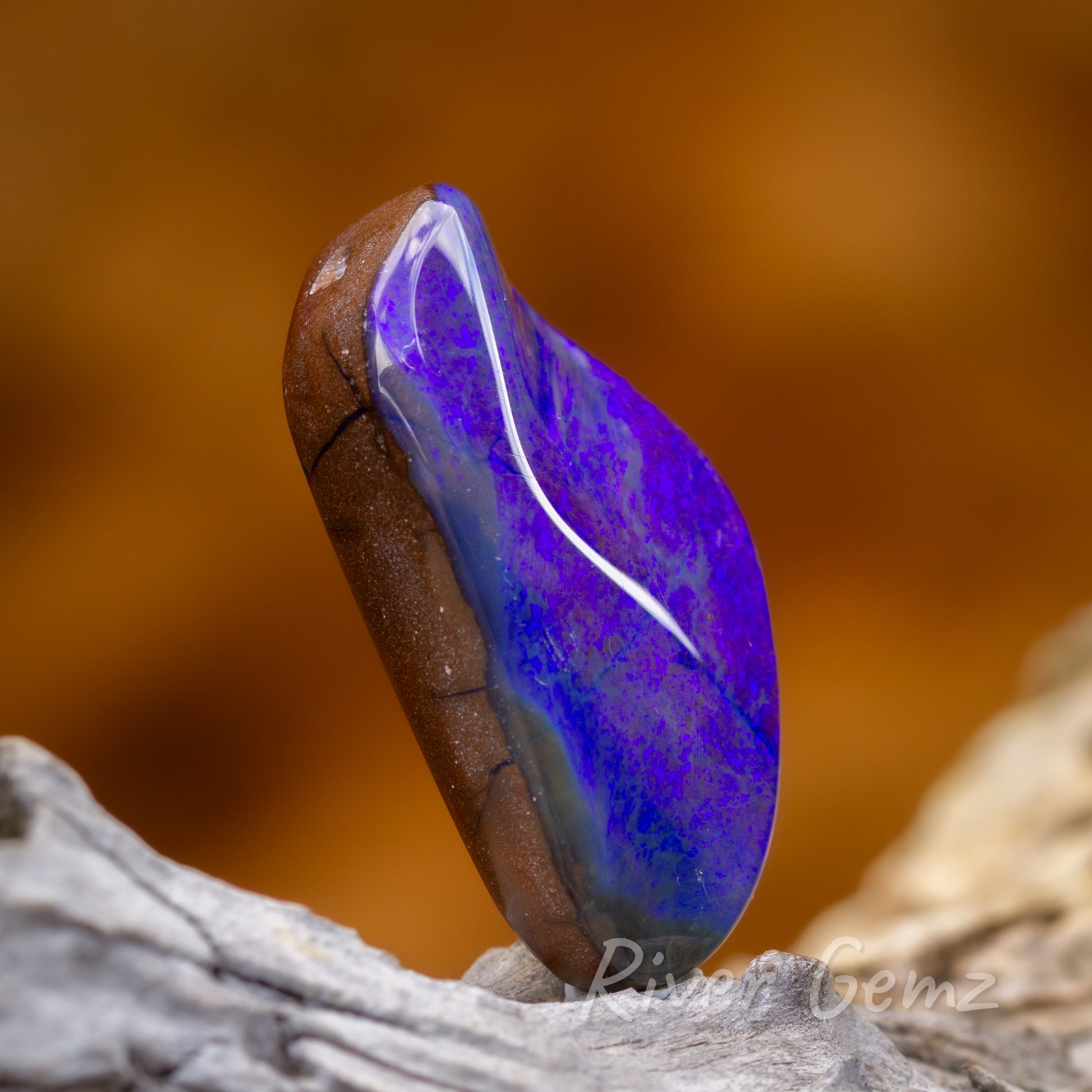 Alternative side on view with the face of the opal to the right of the image.