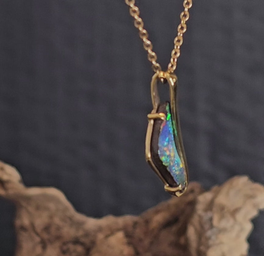 video showing the boulder opal in yellow gold necklace rotate 300 degrees.