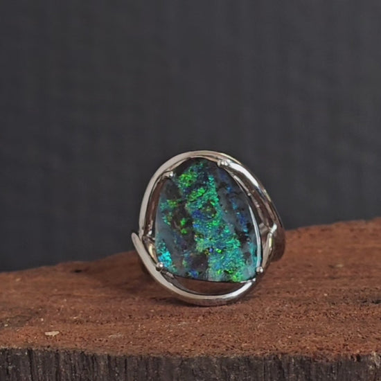 Video showing the white gold and boulder ring rotate 180 degrees.